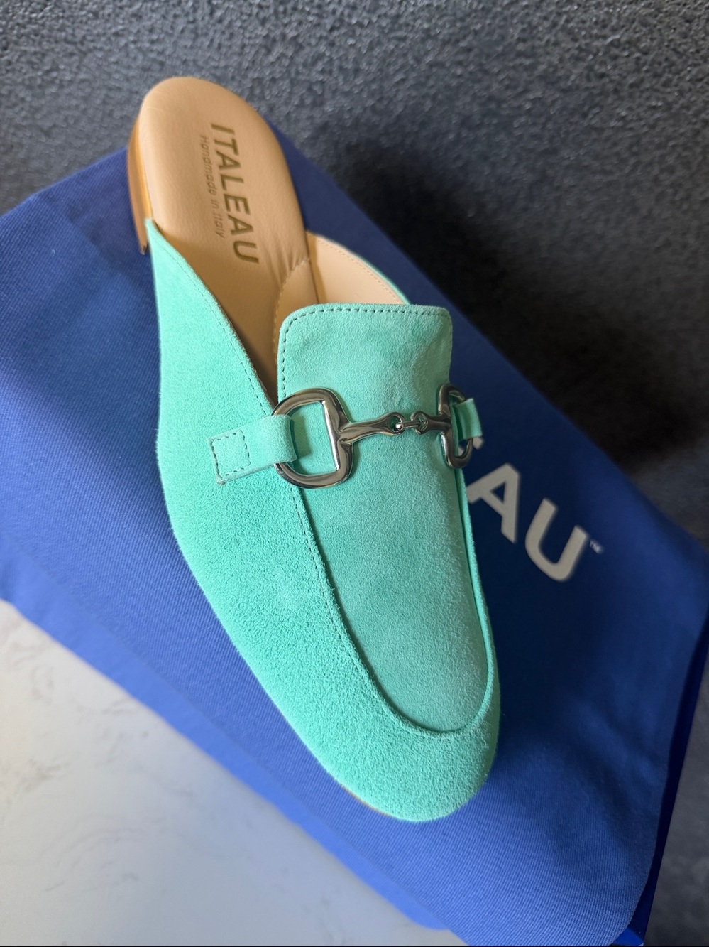 Italeau Handmade Shoes in Italy. Waterproof/ memory Foam. NEW / Box